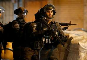 الاحتلال يعتقل مواطناً ويمدد اعتقال ستة شبان من القدس المحتلة