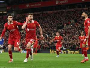 ليفربول يقترب من حسم لقب الدوري الإنجليزي الممتاز بعد انتصار صعب في ديربي الميرسيسايد
