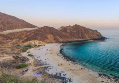 خفر السواحل الإماراتي يخلي طاقم ناقلة نفط بعد حادث تصادم في بحر عمان