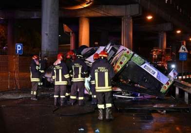 إيطاليا: مصرع 20 شخصاً بسقوط حافلة من على جسر بمدنية البندقيّة