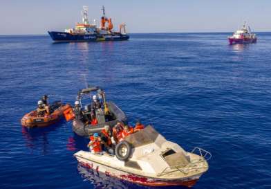 تونس: مصرع خمسة مهاجرين وفقدان 28 آخرين إثر غرق مركب