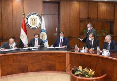 مصر: توقيع اتفاقيتين للتنقيب عن البترول في الصحراء الشرقية والغربية