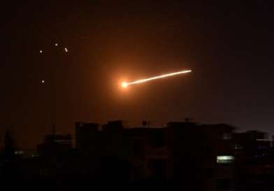 سوريا: الدفاع الجوي يتصدى لأهداف معادية في أجواء دمشق