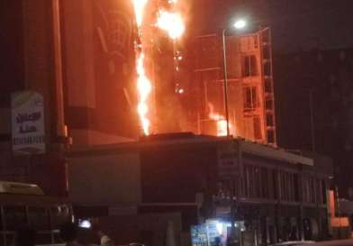 بالصور: اندلاع حريق ضخم داخل مركز تجاري بالقاهرة
