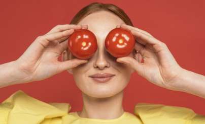 فوائد مُذهلة للطماطم عند تطبيقها على البشرة