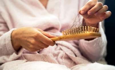 هل تساقط الشعر لدى النساء يعد مؤشر لأمراض بعضها خطيرة؟