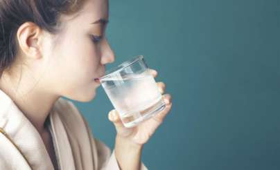 ماذا سيحدث لجسمك إذا جعلت الماء مشروبك الوحيد؟