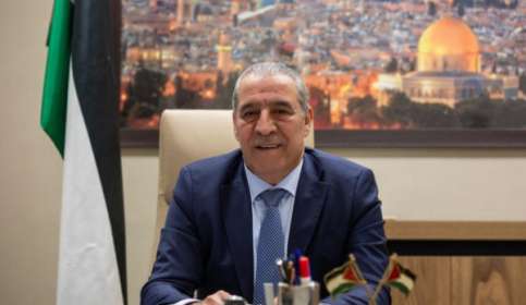 تعيين حسين الشيخ نائباً لرئيس اللجنة التنفيذية لمنظمة التحرير