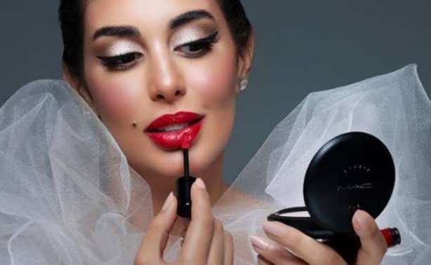 ياسمين صبري تثير الجدل بعد حديثها عن مستحضرات التجميل