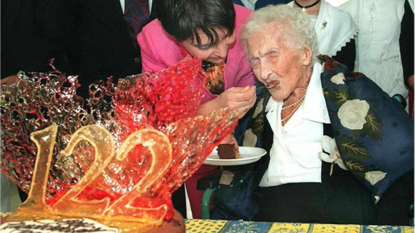 توفيت الفرنسية جين كالميت عن عمر يناهز 122 عاما عام 1997، وهي الشخصية الوحيدة المعترف بها أنها عاشت أكثر من 120 عاما