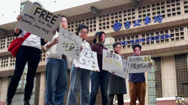 نظم مساندو الناشطين الصينيين المعتقلين احتجاجات للإفراج عنهما في العديد من دول العالم
