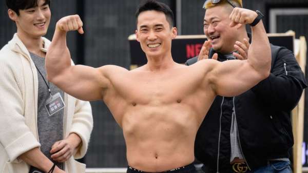 The contestants of Physical 100 posed for fans at an event in Seoul
