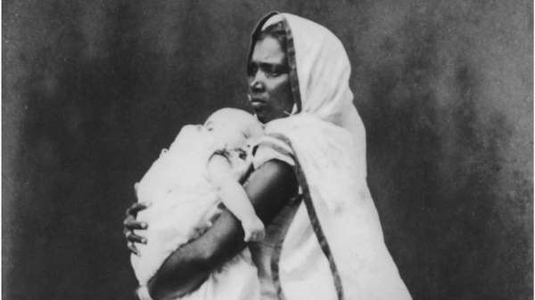 صورة لمربية مع طفل عام 1858
