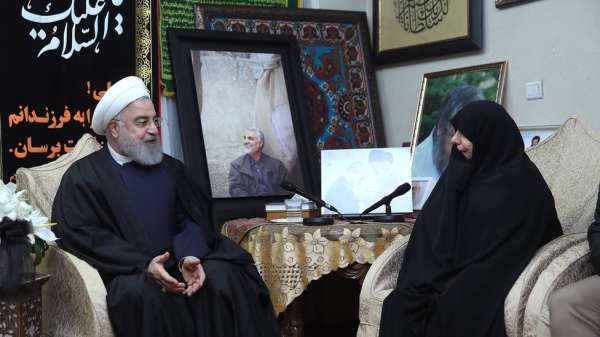 الرئيس الإيراني يزور منزل الجنرال سليماني