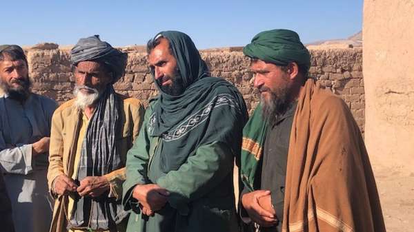 رجال في هرات
