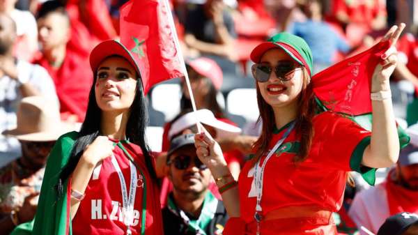 الجمهور المغربي يتطلع لصعود منتخبه الوطني إلى دور الستة عشر