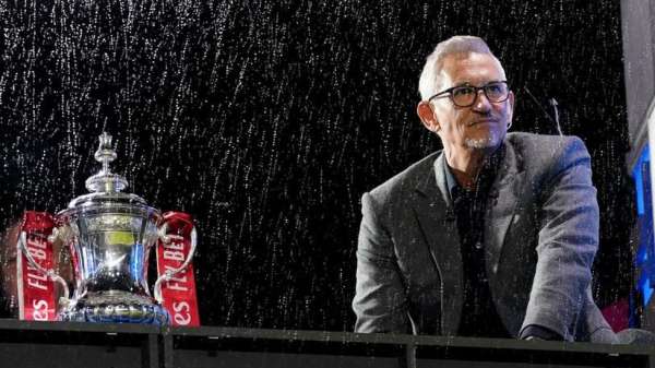 لينيكر هو مذيع برنامج مباراة اليوم وكأس الاتحاد الانجليزي