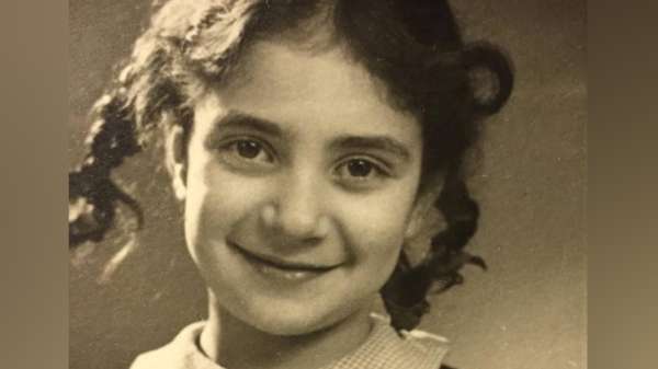 صورة لدوللي وهي طفلة