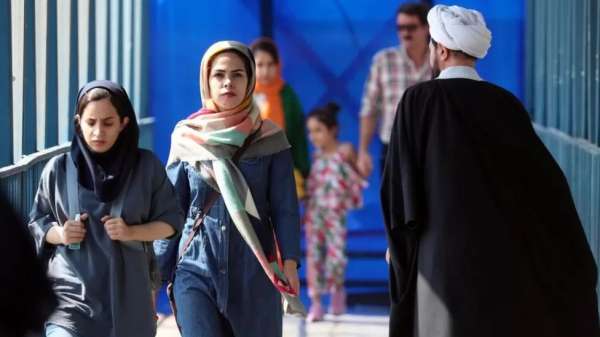 نساء إيرانيات