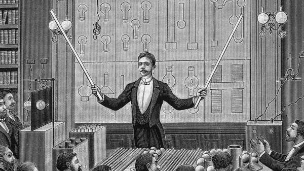 المخترع نيكولا تسلا (1856-1943) في محاضرة في باريس
