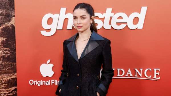 آنا دي أرماس بطلة فيلم غوستد بدأت الفيلم بقيادة السيارة ثلاث دقائق في مشهد غريب