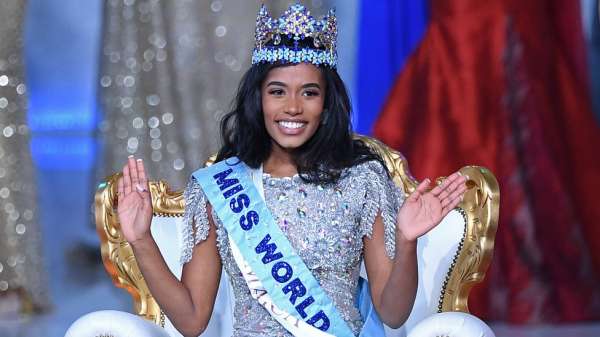 الجامايكية توني-آن سينغ تفوز بلقب ملكة جمال العالم